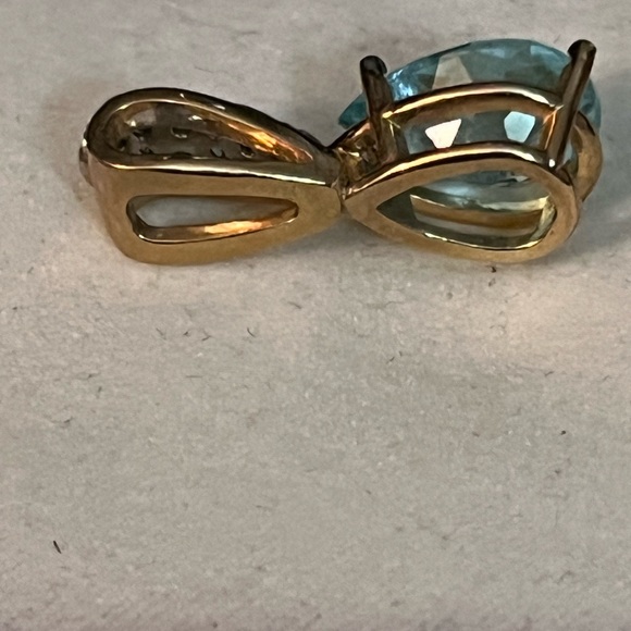 Gold Plated Aquamarine Pendant. - Picture 4 of 5